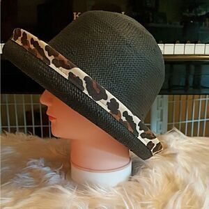 BLACK CLOCHE W/ LEOPARD TRIM